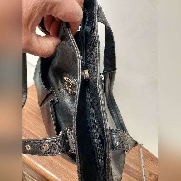 Relic Black Synthetic Double Front Pockets Tote Shoulder Bag - Picture 10 of 16